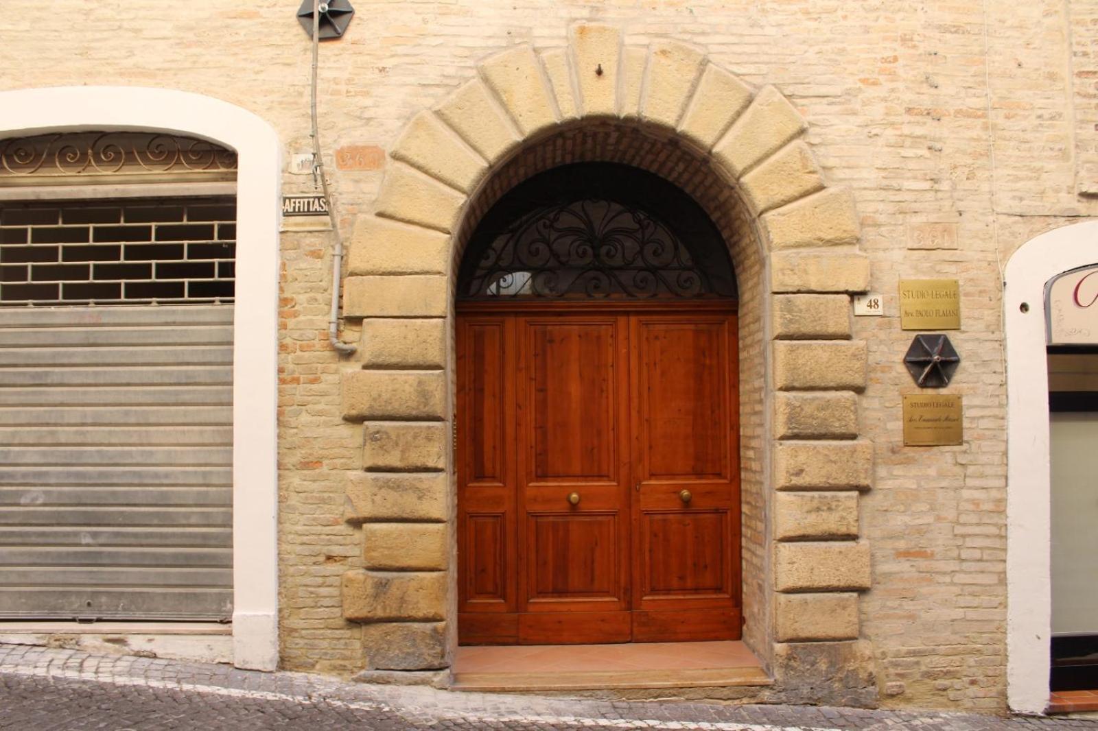 “Antica Dimora” Esclusivo Appartamento Fermo Luaran gambar